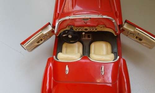 BURAGO 1/18 CHEV CORVETTE 1957  MADE IN ITALY